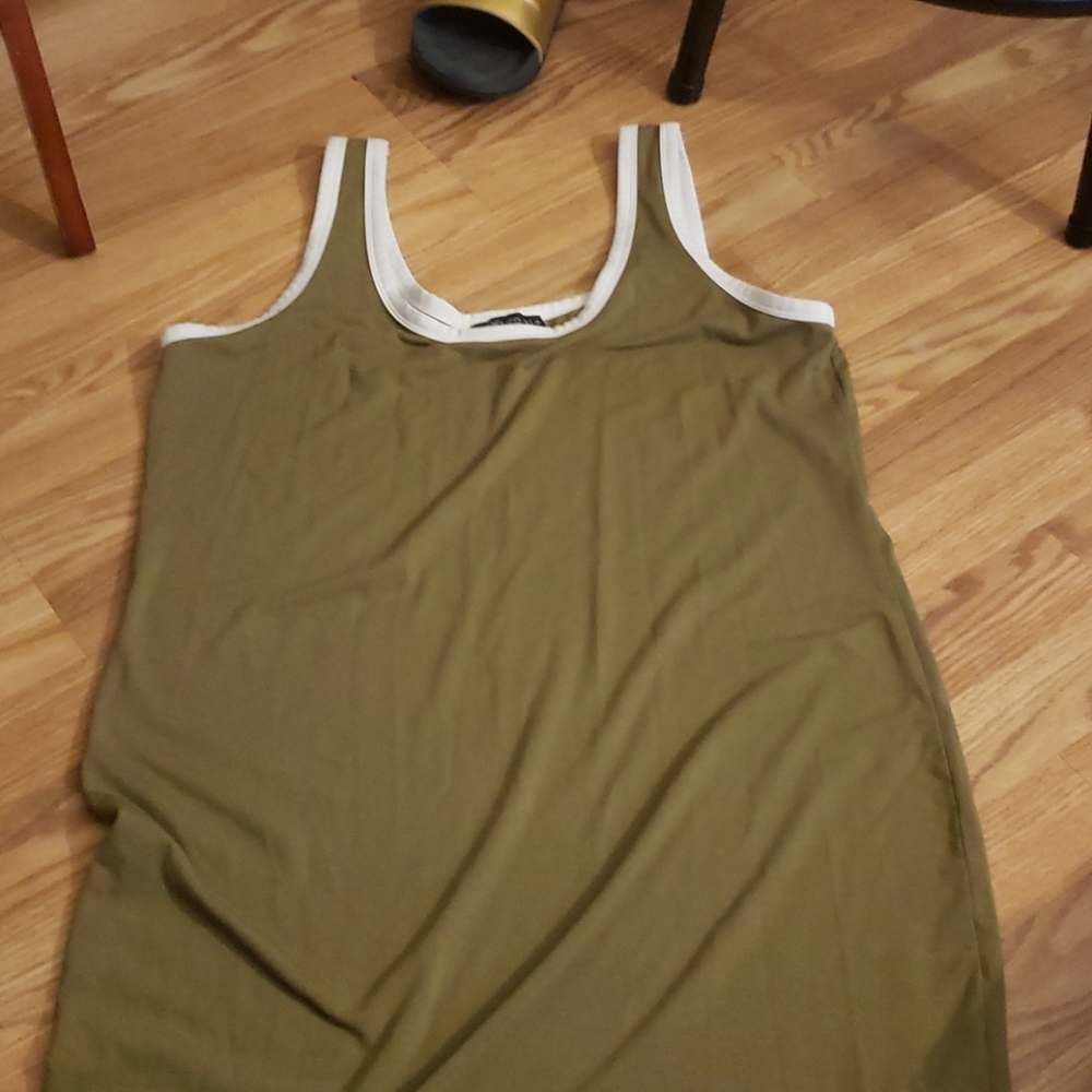 Dress - Picture 3 of 3